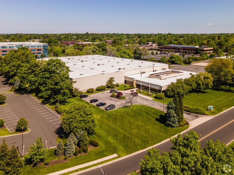 More Photos Of 820 East Gate Dr, Mount Laurel Warehouse For Lease