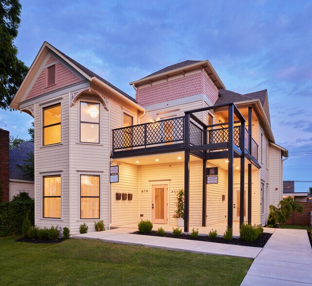 Primary Photo Of 614 NW 8th St, Oklahoma City Office For Sale