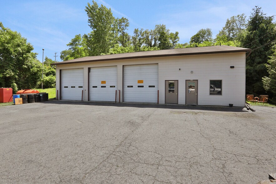More Photos Of 16 Sloop Hill Rd, New Windsor Township Warehouse For Sale