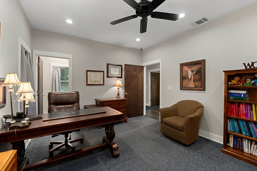 More Photos Of 9518 Tioga Dr, San Antonio Office For Sale