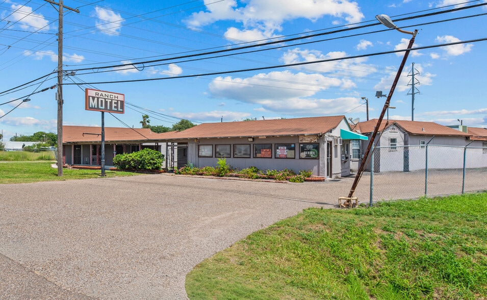 Primary Photo Of 4206 Leopard St, Corpus Christi Hotel For Sale