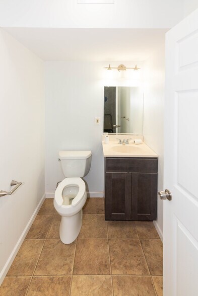 More Photos Of 316 S Broadway, Baltimore Storefront Retail Residential For Sale