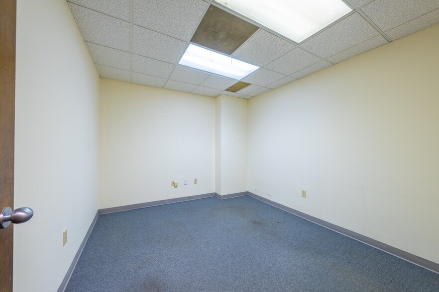 More Photos Of 2500 Gateway Centre Blvd, Morrisville Office For Lease