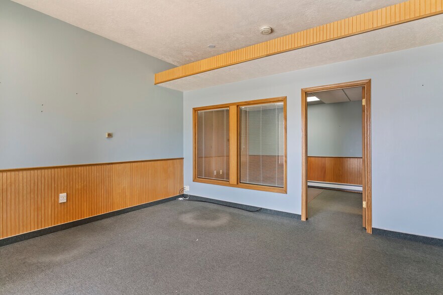 More Photos Of 2182 N Hill Field Rd, Layton Storefront Retail Office For Lease