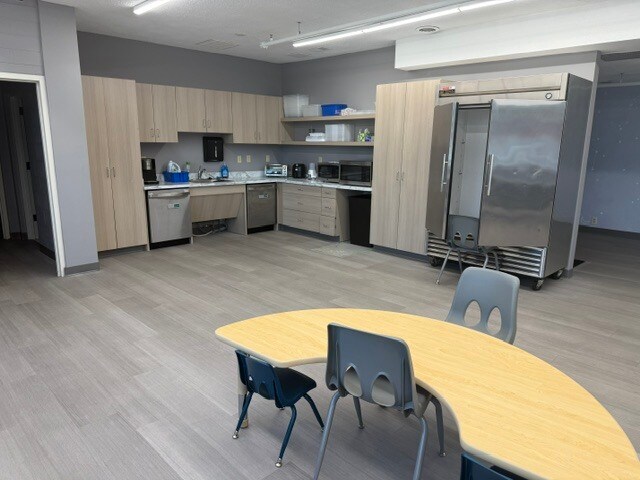 More Photos Of 1015 W Indiana St, Evansville Office For Lease