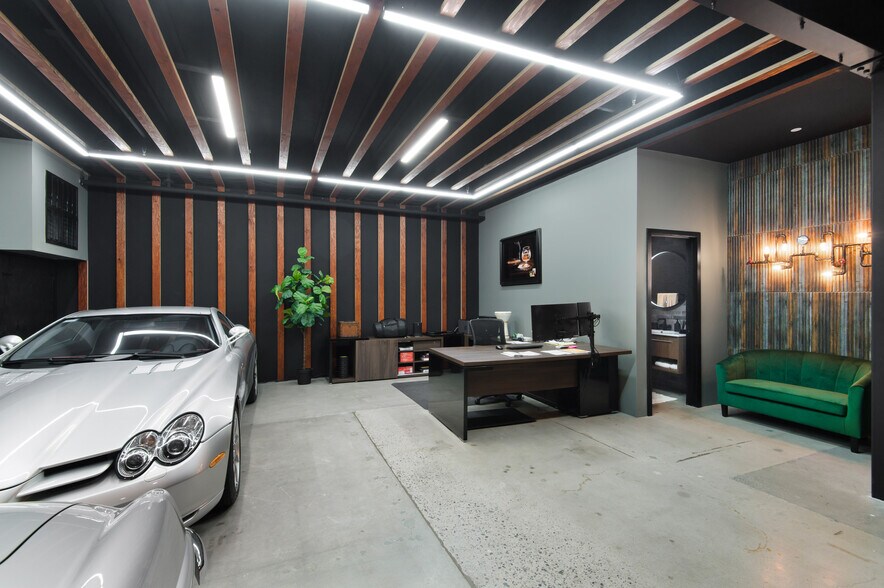 More Photos Of 3080 Airway Ave, Costa Mesa Showroom For Sale