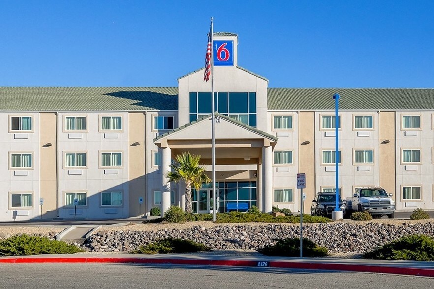 More Photos Of 2120 Summit Ct, Las Cruces Hotel For Sale