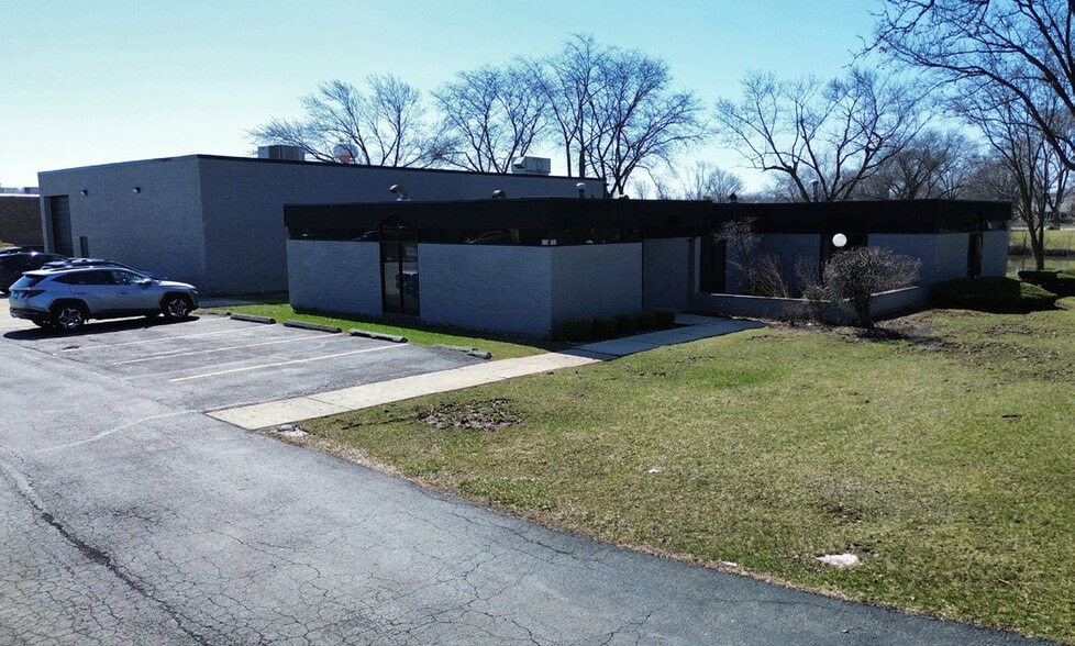 More Photos Of 111 Shore Dr, Burr Ridge Manufacturing For Sale