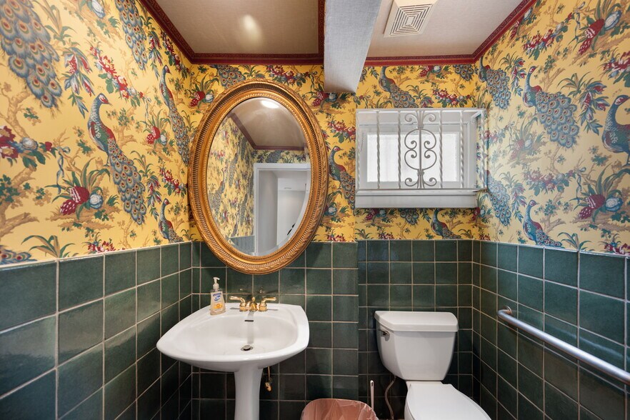 More Photos Of 339 S Ridgewood Ave, Daytona Beach Office Residential For Sale