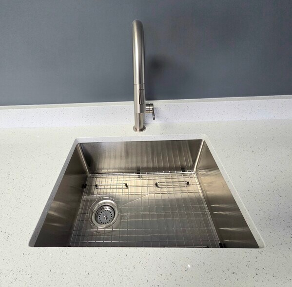 More Photos Of 2111-2115 Chestnut Ave, Glenview Office For Sale