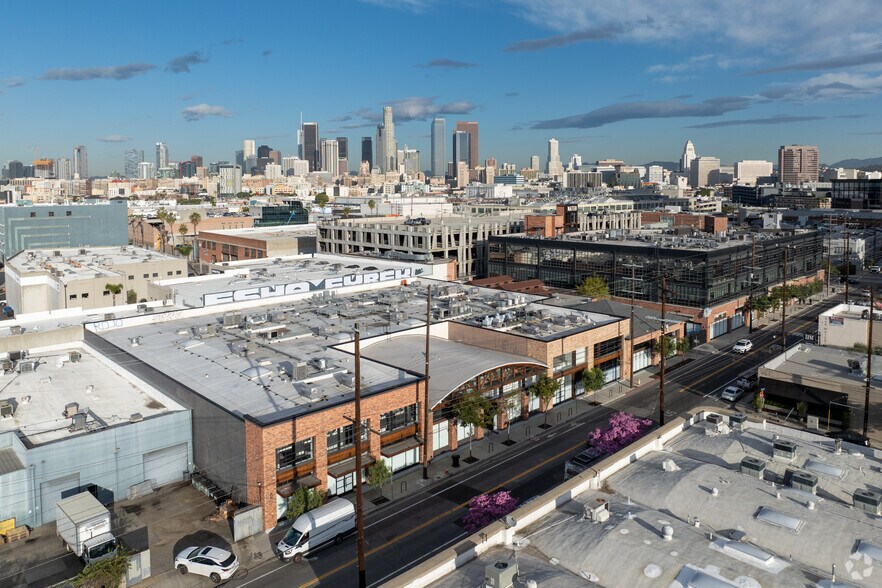 More Photos Of 555-581 Mateo St, Los Angeles Loft Creative Space For Lease