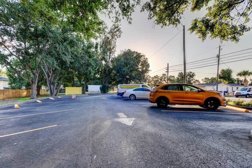 More Photos Of 8816 W Robson St, Tampa Religious Facility For Sale