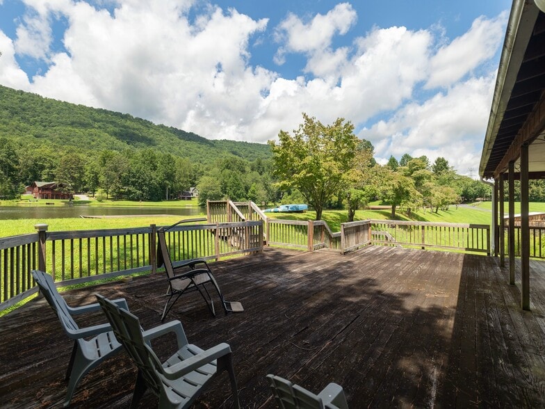 More Photos Of 8826 Boylston Hwy, Mills River Flex For Sale