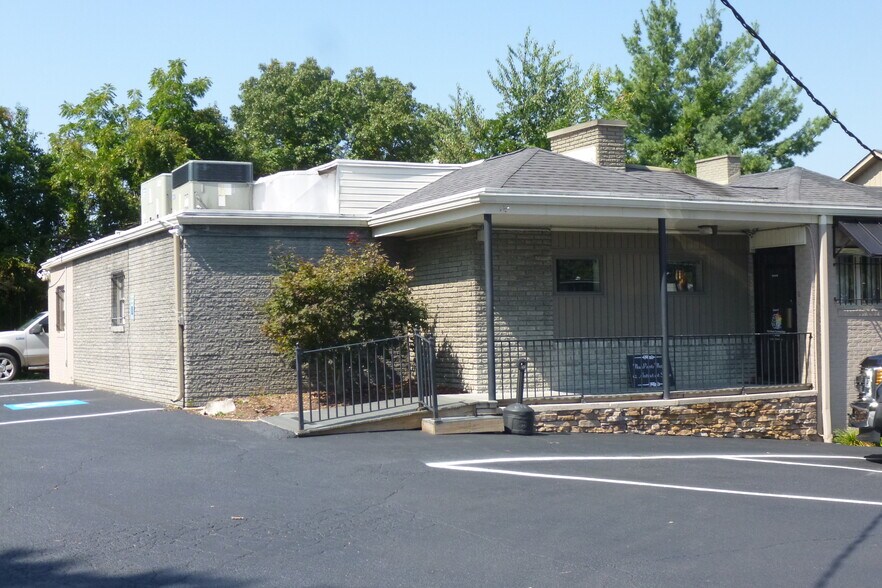 Primary Photo Of 1209 N Wilcox Dr, Kingsport Healthcare For Lease