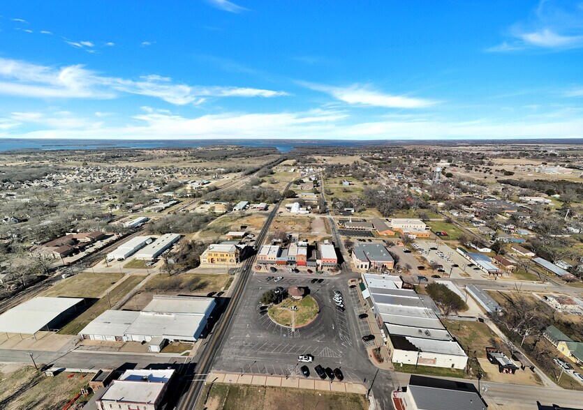 More Photos Of 106 W Main St, Pilot Point Storefront For Sale