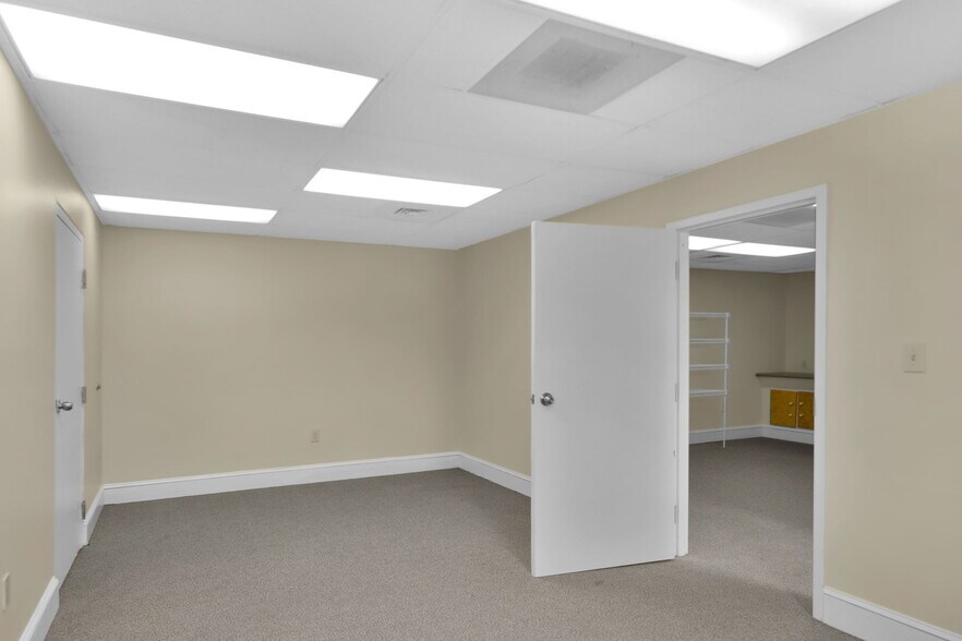 More Photos Of 1201-1203 Colonial Commons Ct, Lancaster Medical For Lease