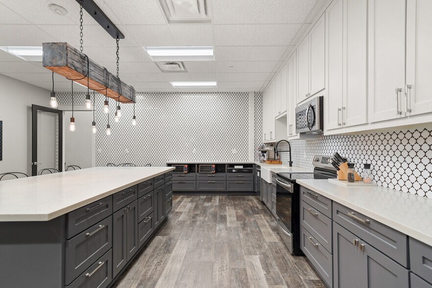More Photos Of 4300 FM 2351 Rd, Friendswood Office For Lease