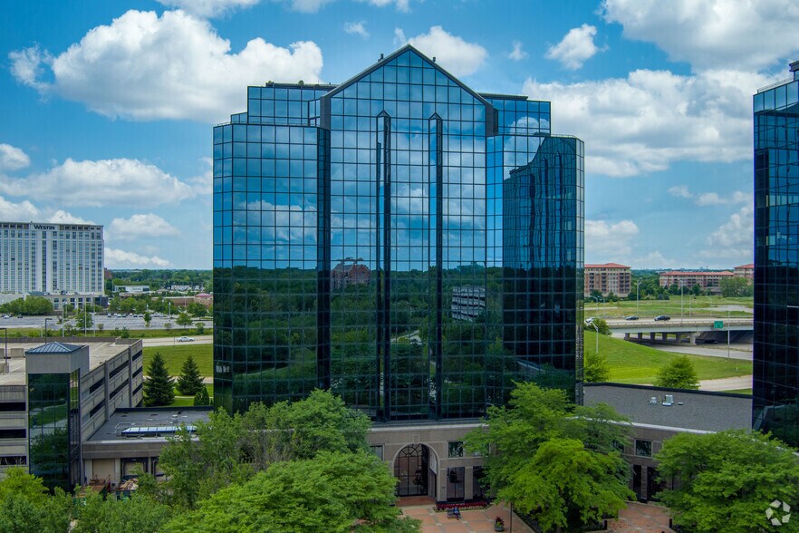 More Photos Of 2150 E Lake Cook Rd, Buffalo Grove Office For Lease