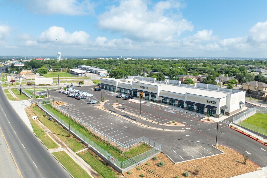 More Photos Of 1037 TX-46, New Braunfels Storefront For Lease