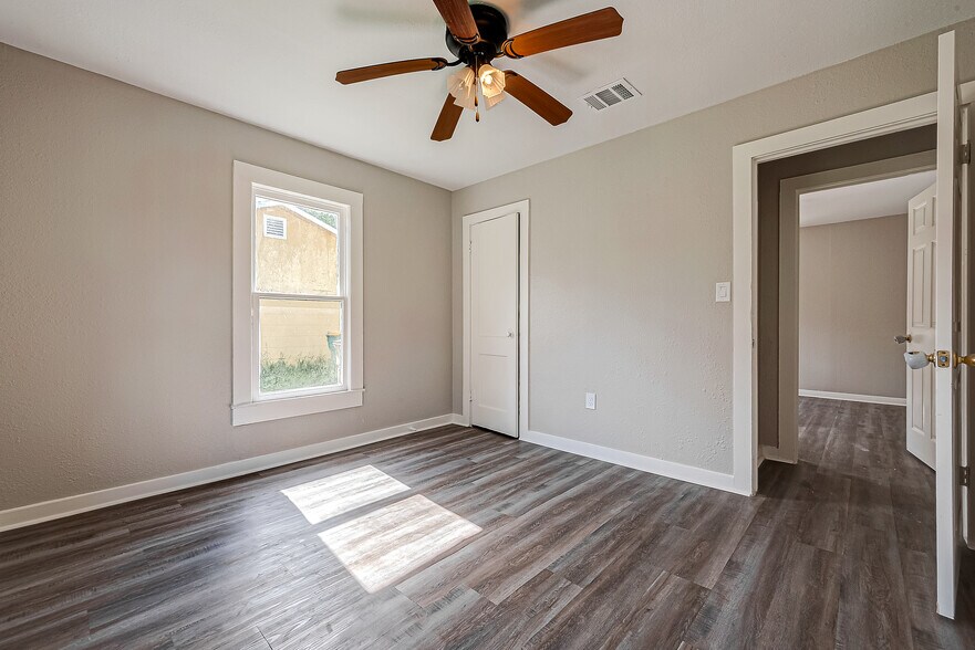 More Photos Of 2207 1/2 Cedar Bayou Rd, Baytown Apartments For Sale