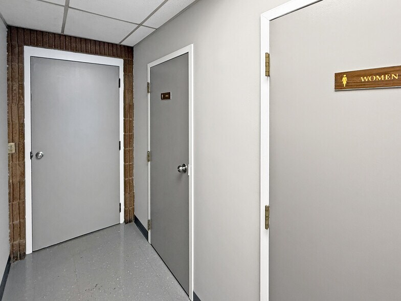 More Photos Of 2501-2509 Pawnee Village Rd, Birmingham Warehouse For Lease