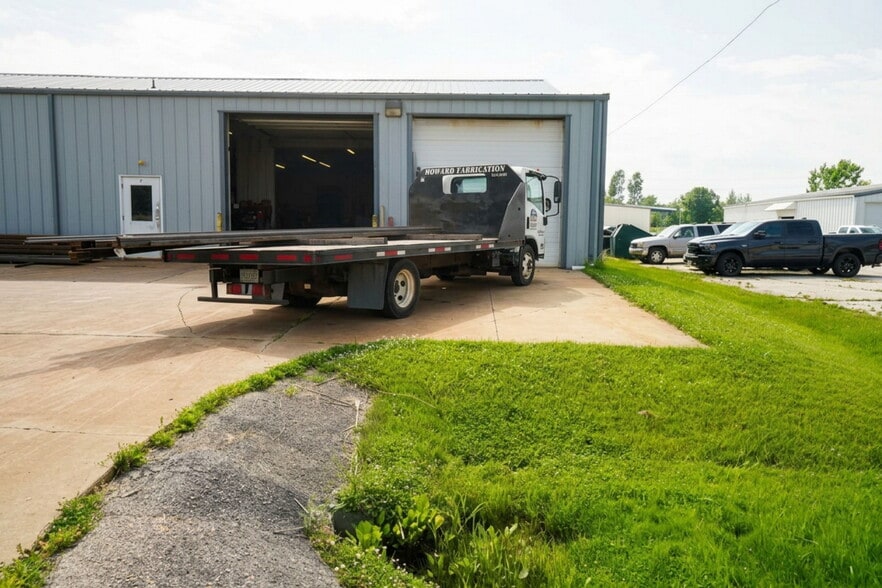 More Photos Of 2360 O'Connor Rd, Howard Warehouse For Sale
