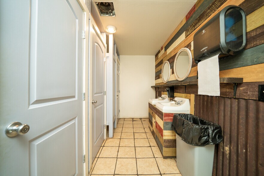 More Photos Of 367 State Highway 155 N, Gilmer Bar For Sale