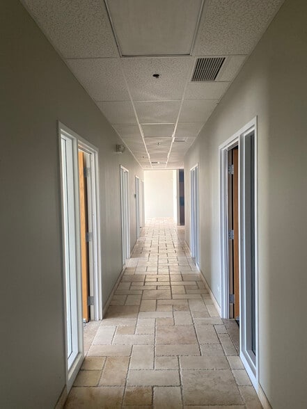 More Photos Of 3483-3491 Swenson Ave, St Charles Warehouse For Lease