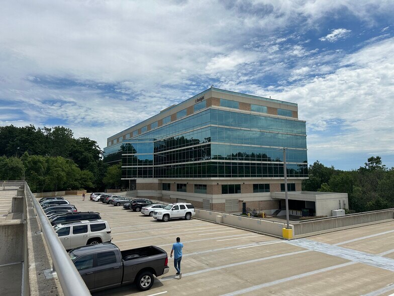 More Photos Of 10050 Crosstown Cir, Eden Prairie Office For Lease