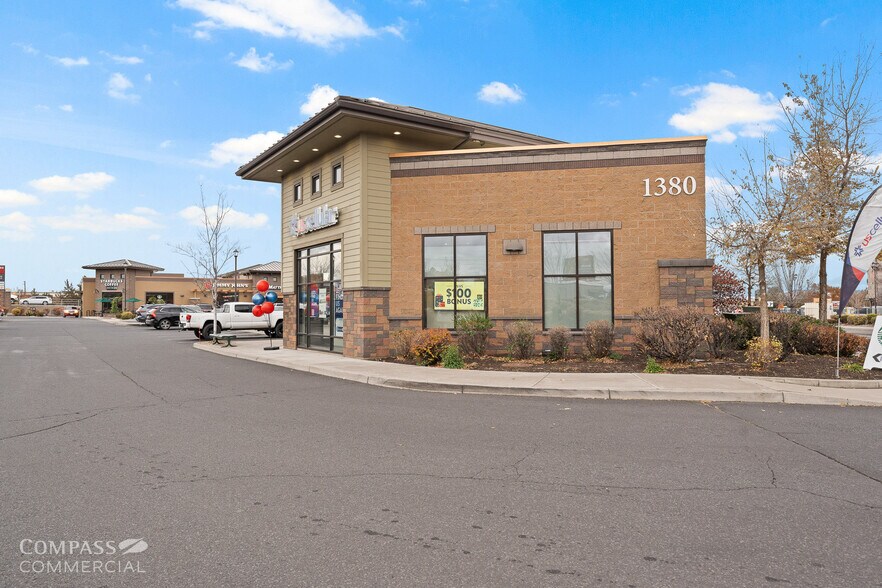 More Photos Of 1380-1400 SW Canal Blvd, Redmond Unknown For Lease