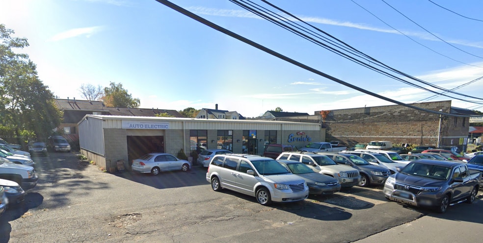 More Photos Of 24 Meriden Rd, Waterbury Auto Repair For Lease