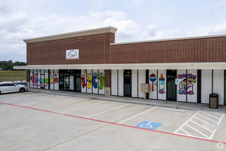 More Photos Of 18934 E Industrial Pky, New Caney Storefront For Lease