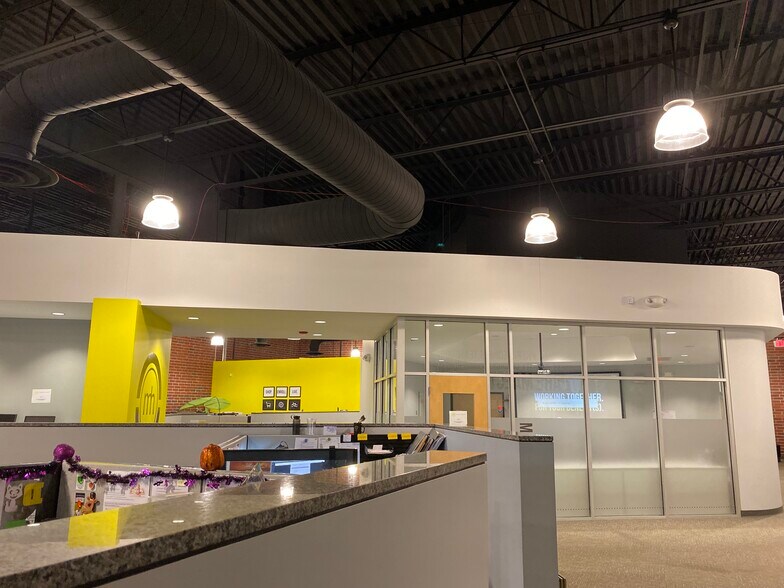 More Photos Of 2425 Crownpoint Executive Dr, Charlotte Office For Sale