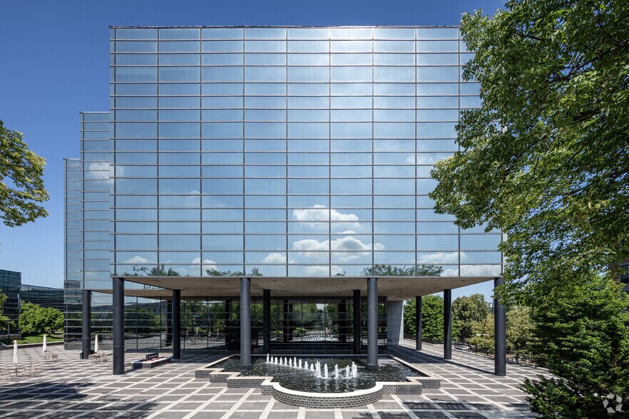 More Photos Of 25 Main St, Hackensack Unknown For Lease