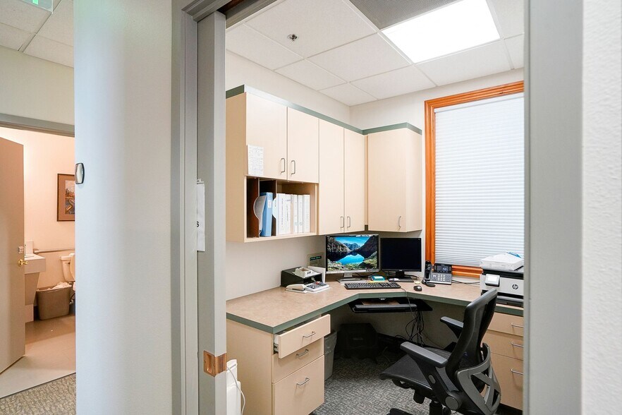 More Photos Of 2601-2605 NW Rolling Green Dr, Corvallis Office For Lease