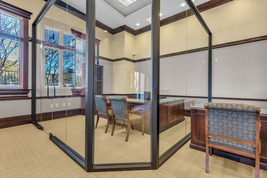 More Photos Of 5800 W Northwest Hwy, Dallas Office For Sale