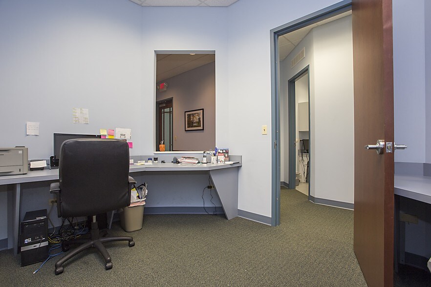 More Photos Of 28369 Davis Pky, Warrenville Office For Lease