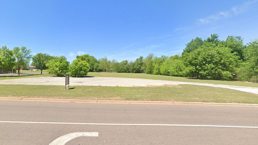 More Photos Of 2526 N Douglas Blvd, Spencer Land For Sale