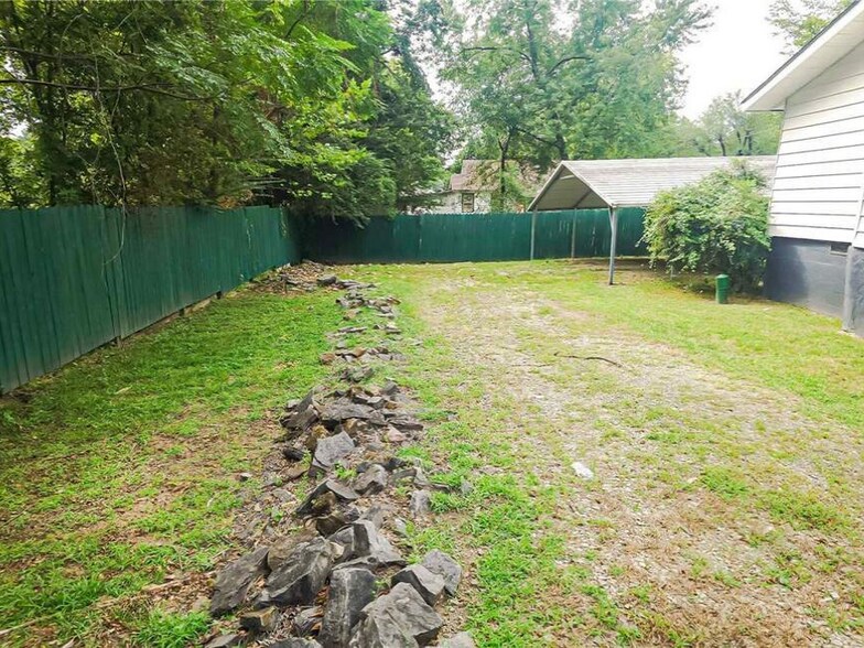 More Photos Of 1301 W Main St, Clarksville Office For Sale