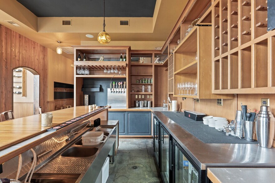 More Photos Of 102 S 1st Ave, Sandpoint Storefront Retail Office For Sale