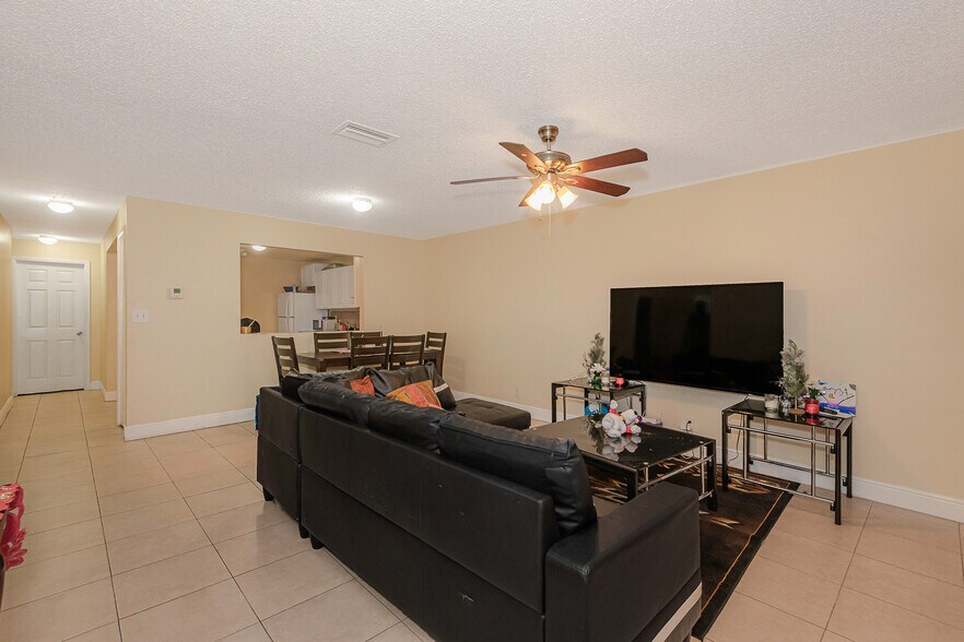 More Photos Of 4063-4065 SW 51st St, Fort Lauderdale Apartments For Sale
