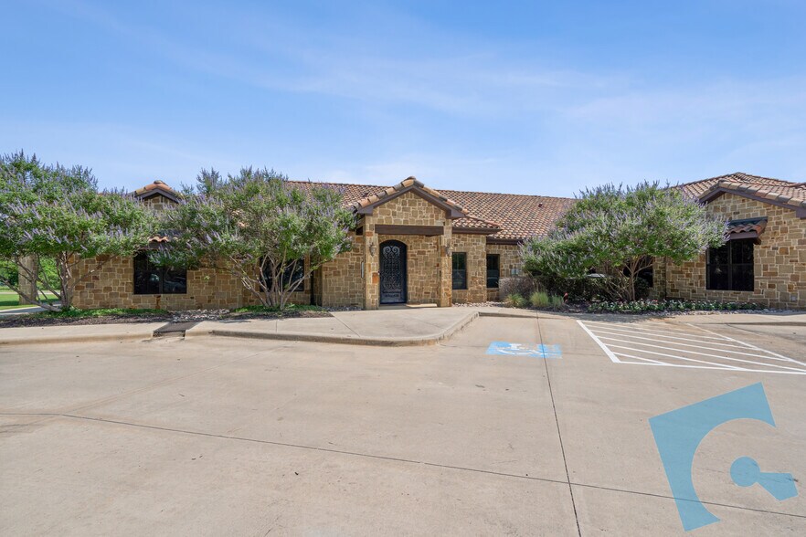 More Photos Of 2011 E Kirkwood Blvd, Southlake Office For Lease