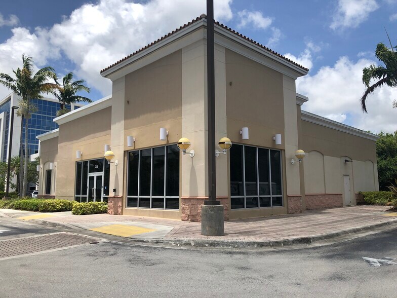 More Photos Of 690-698 Yamato Rd, Boca Raton Unknown For Lease