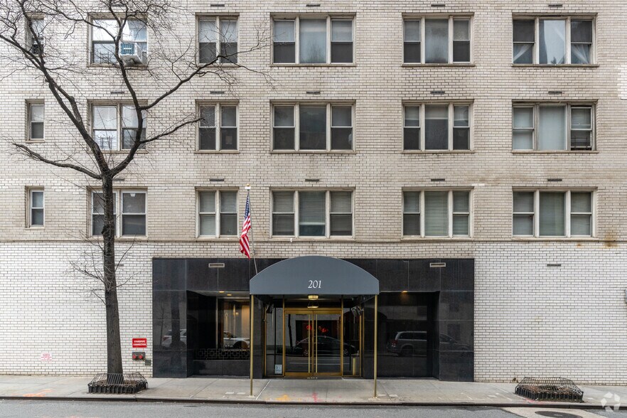 More Photos Of 545 3rd Ave, New York Apartments For Sale