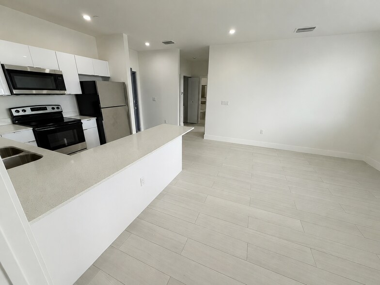 More Photos Of 1091 E 17th St, Hialeah Multifamily For Sale
