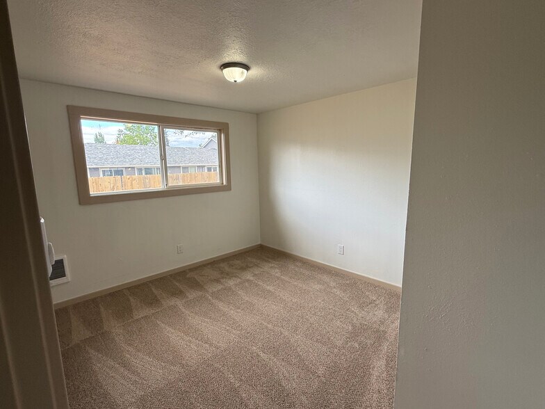 More Photos Of 4561 Chippewa Ct SE, Salem Multifamily For Sale