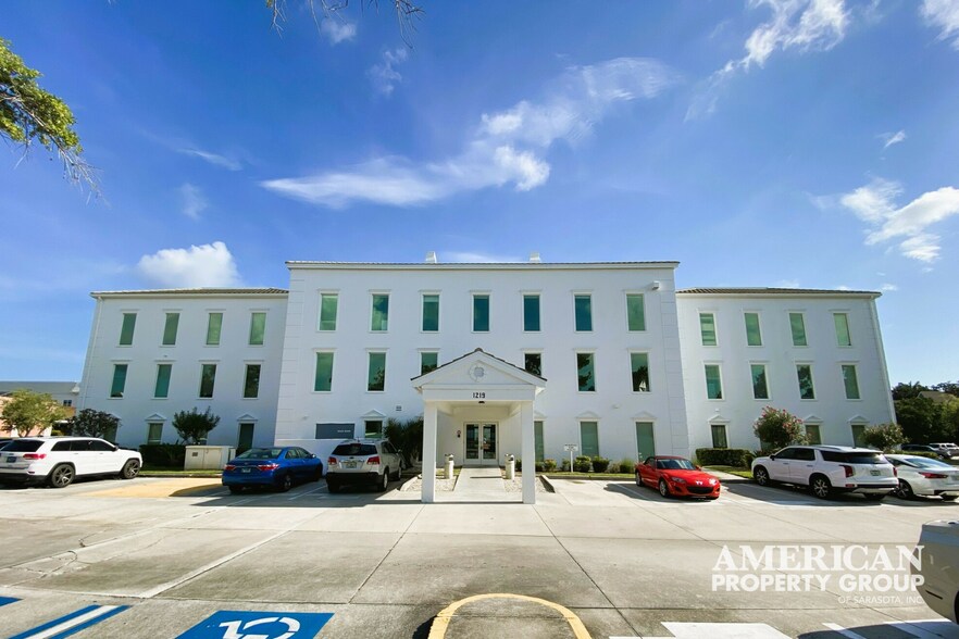 Primary Photo Of 1219 S East Ave, Sarasota Medical For Sale