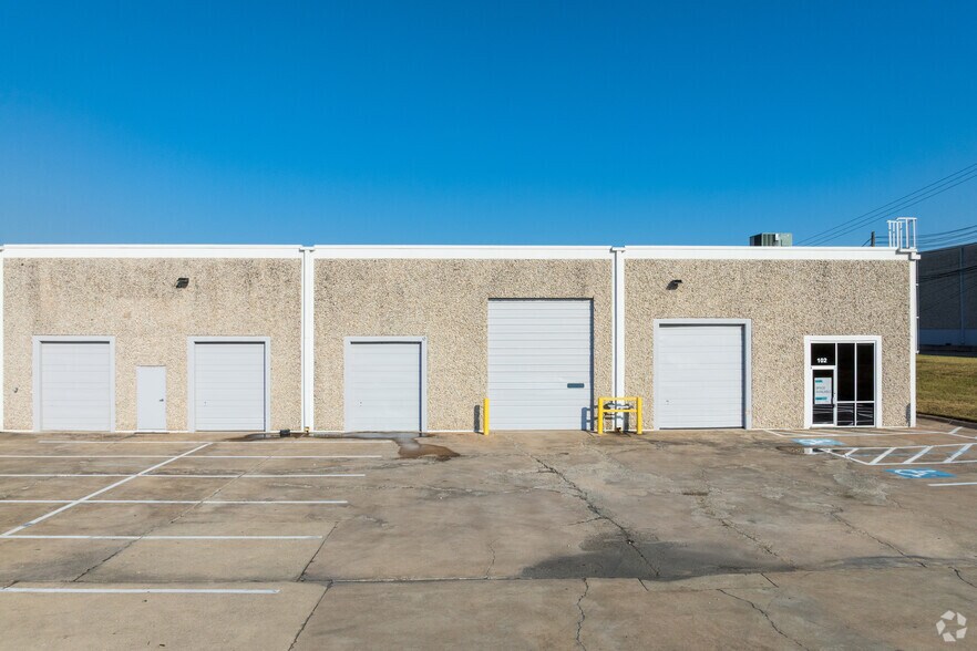 More Photos Of 3206 Industrial Ter, Austin Unknown For Lease