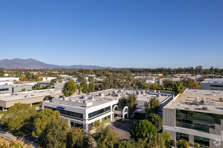 More Photos Of 11 Studebaker, Irvine Light Manufacturing For Lease
