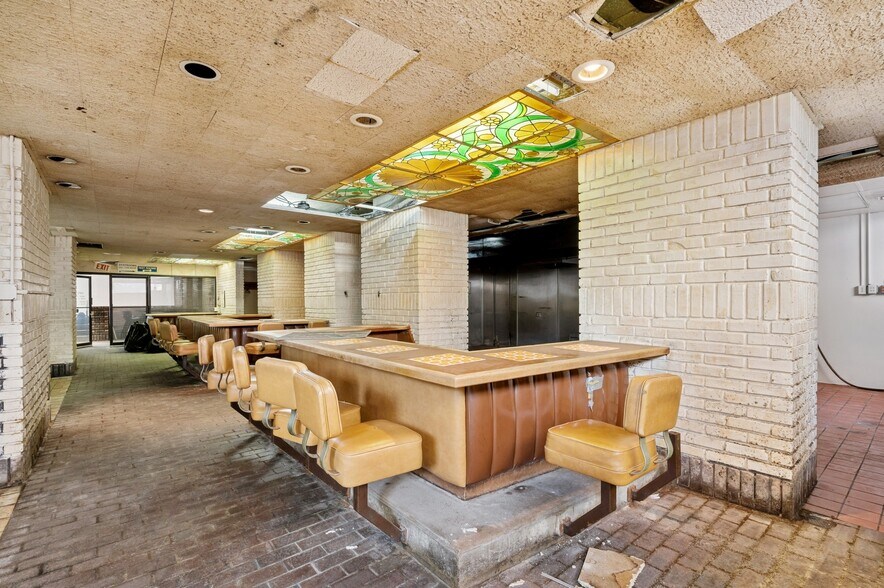 More Photos Of 2020 N Lincoln Park West, Chicago Apartments For Sale